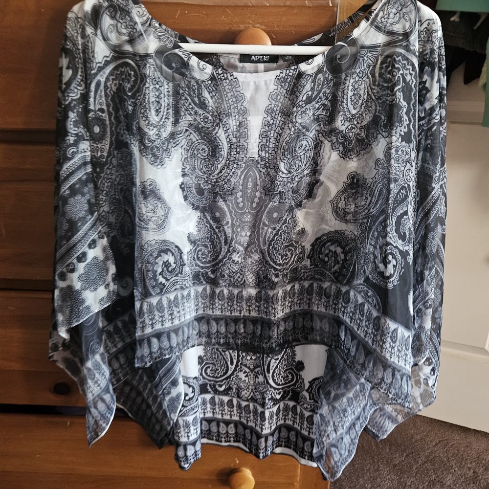 Apt. 9 Black and Gray Paisley Women's Top